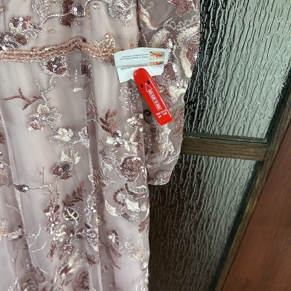 Mac Duggal Embellished V Neck Illusion Long Sleeve A Line Gown Size 16. - Picture 8 of 12